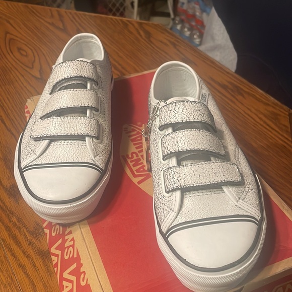 Vans prison, issue, white and black three strap off the wall shoes, M 4.5, W 6. - Picture 2 of 9